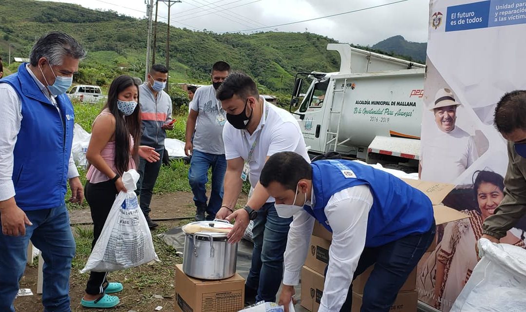 Entrega de ayudas humanitarias a familias desplazadas por la violencia en Nariño
