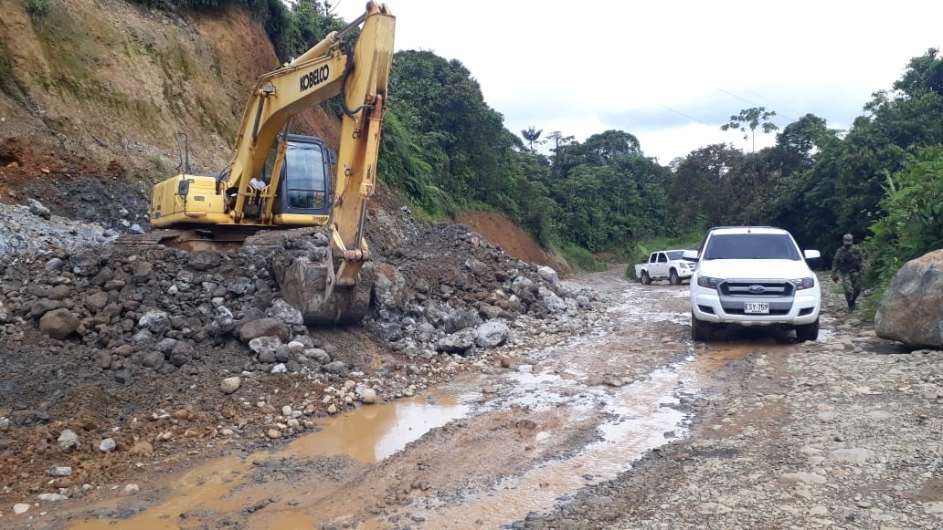 Con éxito avanzan los trabajos en la vía Junín – Barbacoas