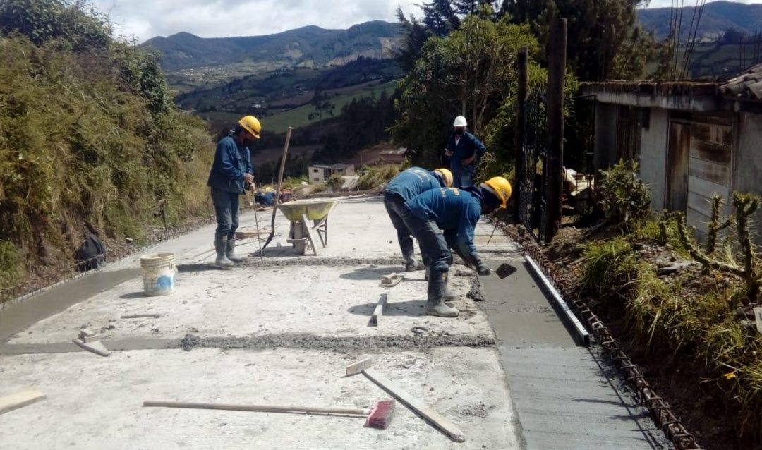 En Potosí ,Gobernación de Nariño entregó máquinas ordeñadoras y tres proyectos de placa huella