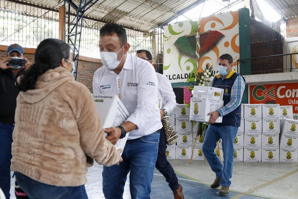 La Dirección Administrativa de Gestión del Riesgo de Desastres de Nariño -DAGRD entregó ayuda humanitaria de emergencia a familias afectadas por las lluvias en los municipios de: San Lorenzo, Arboleda, Buesaco, La Cruz, en el norte de Nariño y en el sur en el Municipio de Yacuanquer.