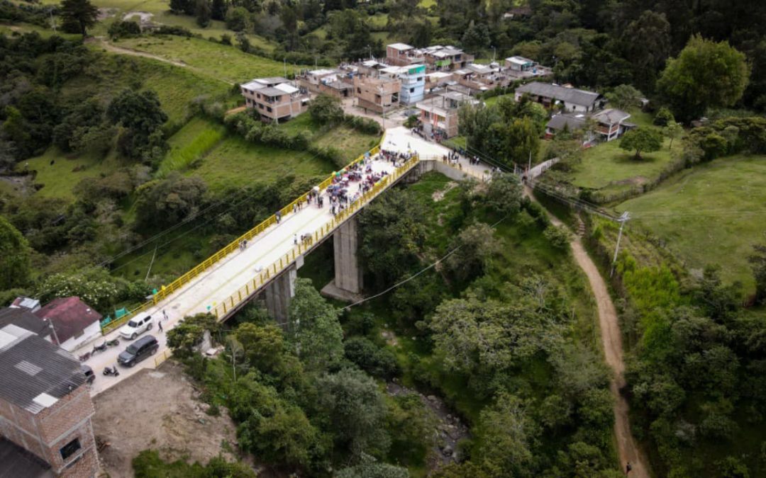 Gobernación entregó puente en el municipio de Belén y anunció obras de impacto para ese municipio