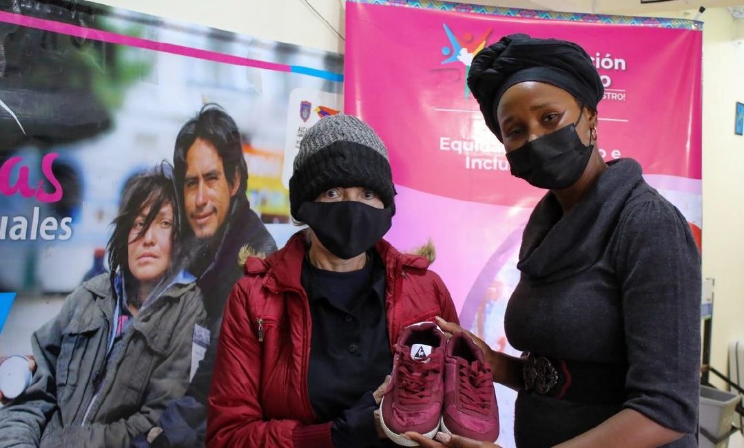 Secretaría de Equidad y Género entregó ropa y calzado a habitantes de calle
