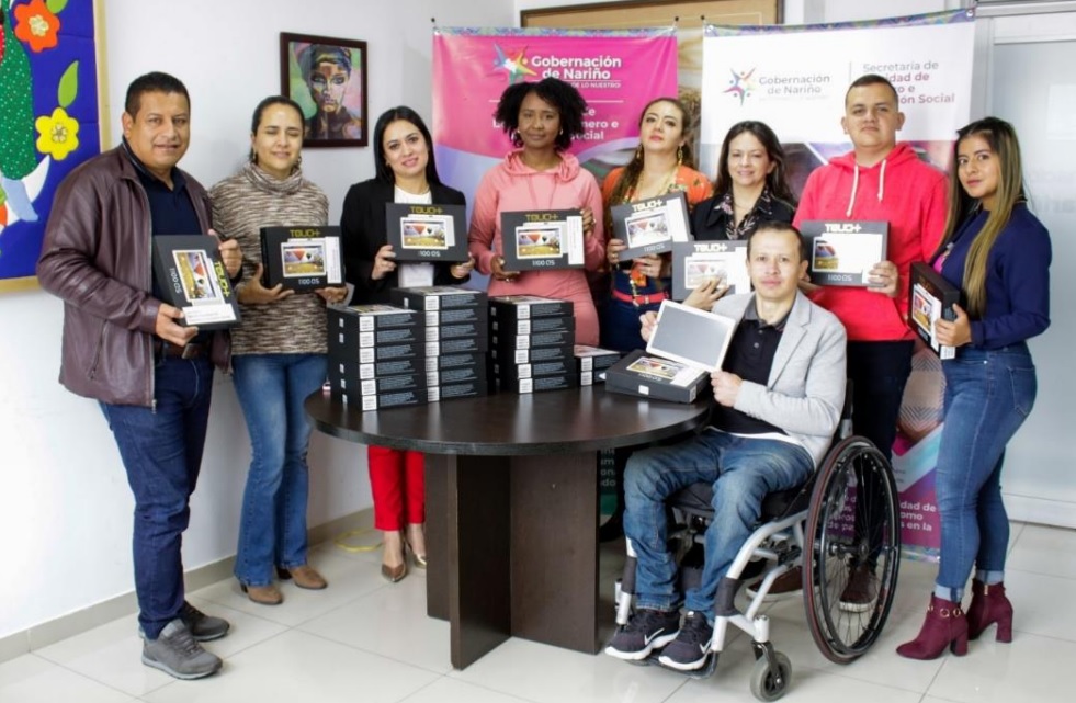 Gobernación de Nariño entregó Tablets para personas con discapacidad en Samaniego y Buesaco