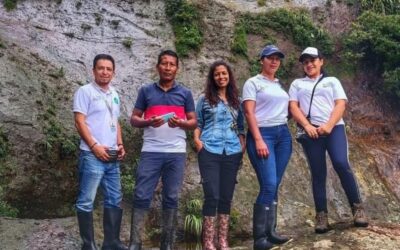 En cumplimiento de los programas de educación y cultura ambiental con enfoque diferencial, conservación de la biodiversidad, emprendimientos verdes, conservación y restauración de áreas de recarga hídrica, abastecedoras de acueductos urbanos y rurales, en beneficio del ambiente de los territorios indígenas Awá, la Secretaría de Ambiente y Desarrollo Sostenible, realizó la supervisión a las actividades previstas en el proyecto con la Unidad Indígena del Pueblo Awá -UNIPA.