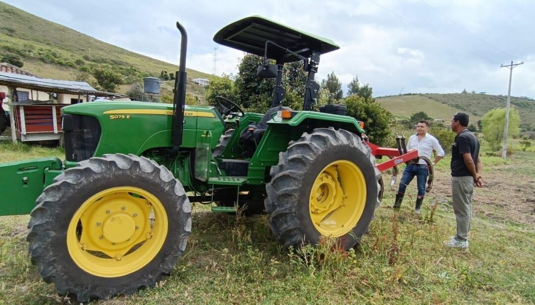 Con la dotación de tractores agrícolas, avanza la reactivación de cultivos de cereales, hortalizas y forrajes en la Sabana nariñense