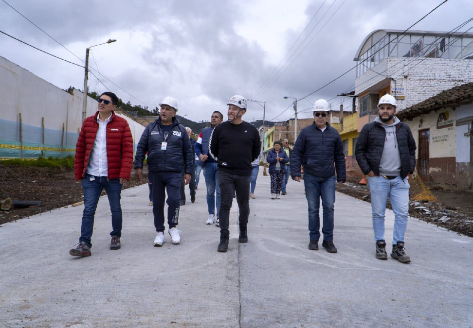 Gobernación de Nariño y Juntas de Acción Comunal desarrollan obras de pavimentación en Pasto