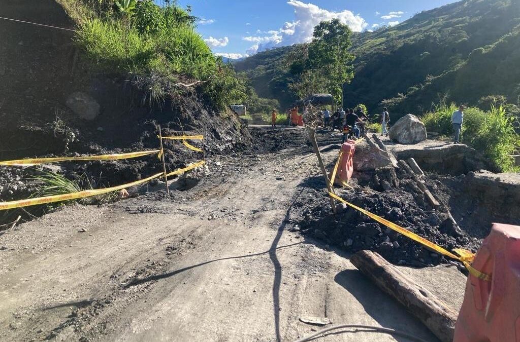 Inician trabajos de habilitación de las vías afectadas por las lluvias a través de maquinaria amarilla de la Gobernación de Nariño