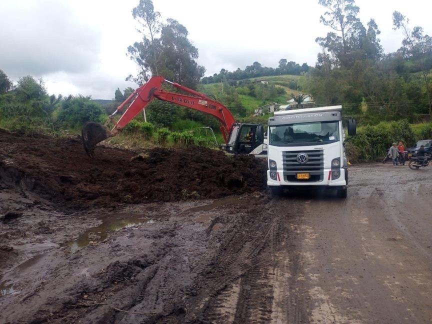 Con recursos propios avanzamos en la recuperación de las vías en el Norte de Nariño