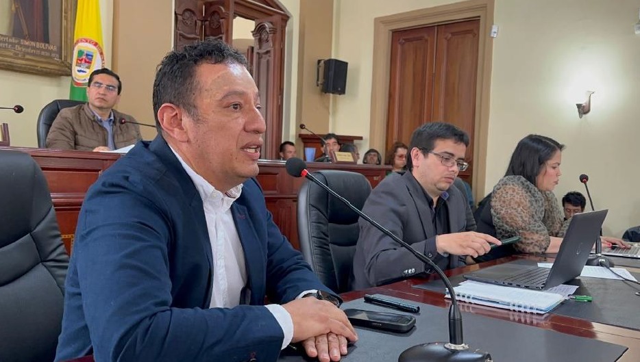 Gobernador de Nariño, Jhon Rojas, aclaró tema de contratos ante la Asamblea de Nariño